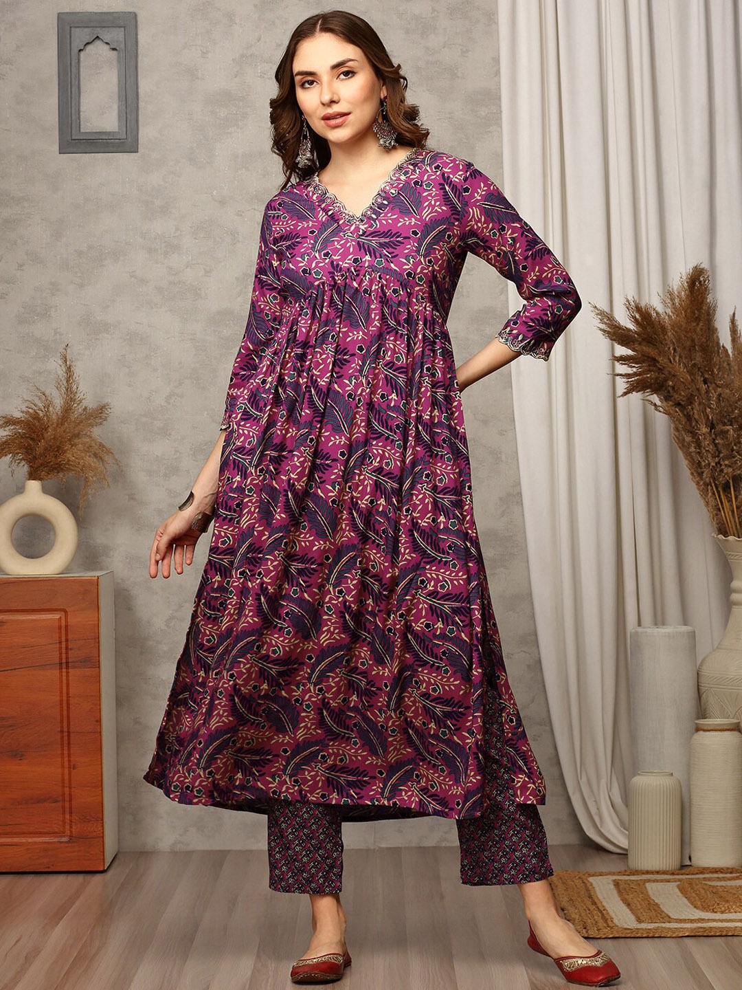 

Anubhutee Ethnic Motifs Printed Empire Kurta with Trousers, Pink