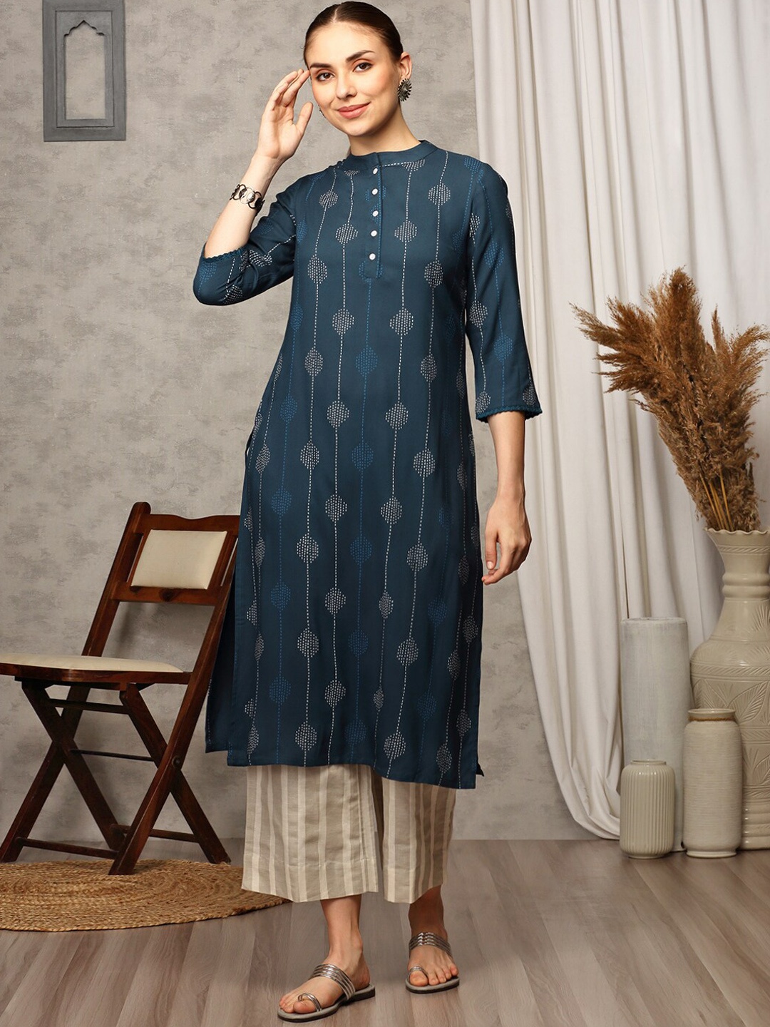 

Anubhutee Geometric Printed Mandarin Collar Straight Kurta, Blue