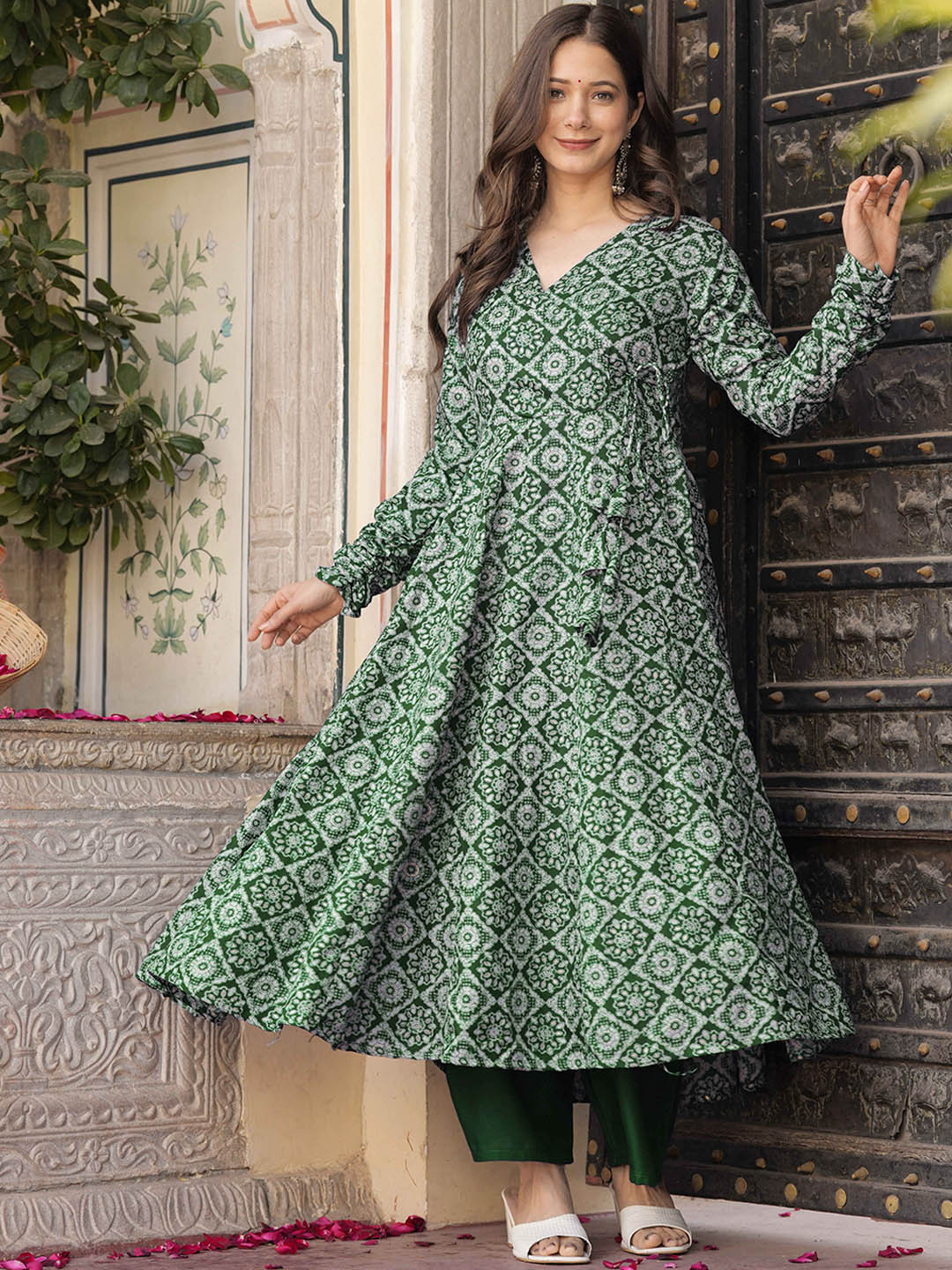

ESTELA Ethnic Motifs Printed Angrakha Kurta with Palazzos, Green