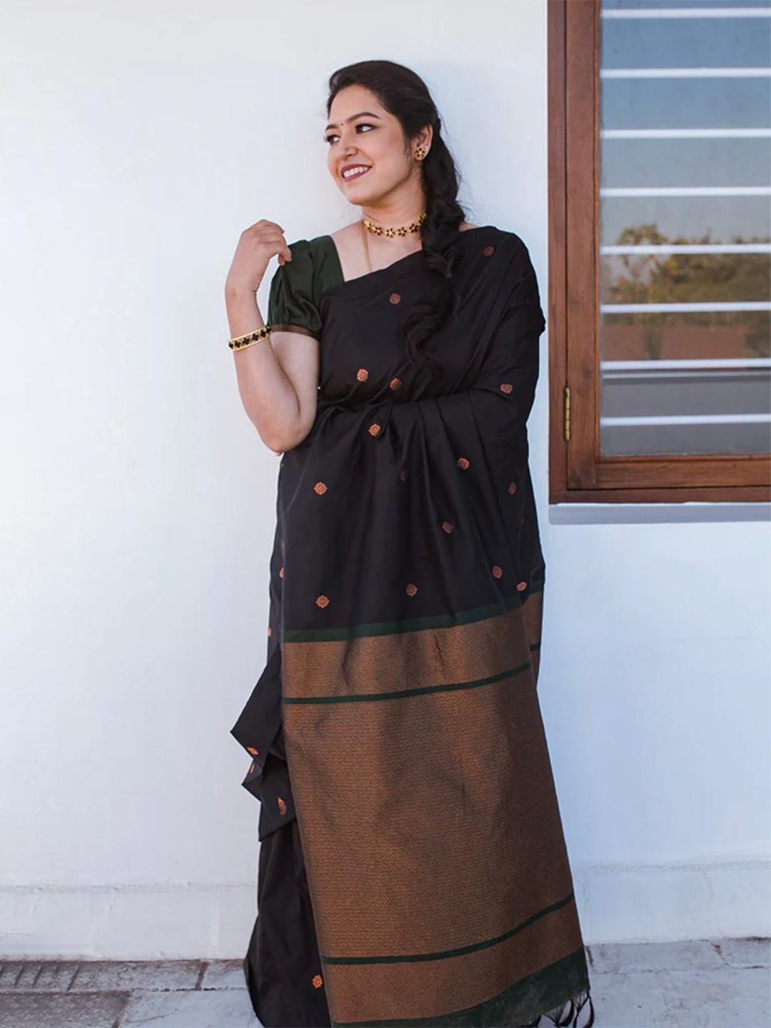 

bansari textiles Ethnic Woven Design Zari Pure Silk Kanjeevaram Saree, Black