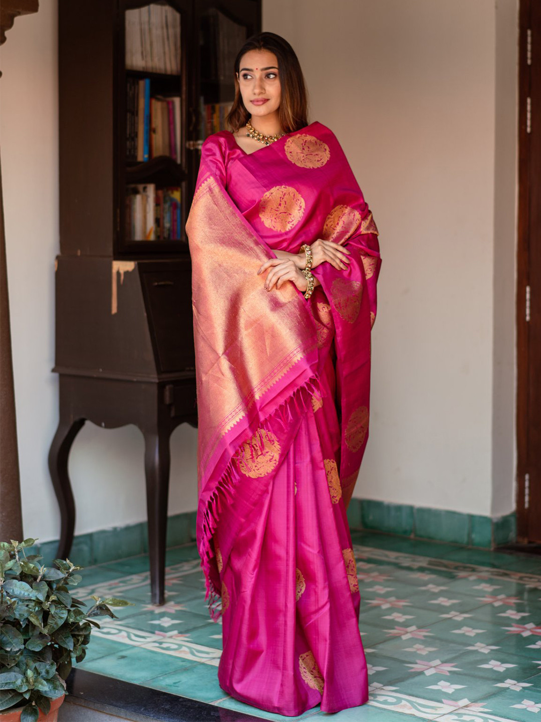 

bansari textiles Ethnic Woven Design Zari Pure Silk Kanjeevaram Saree, Pink