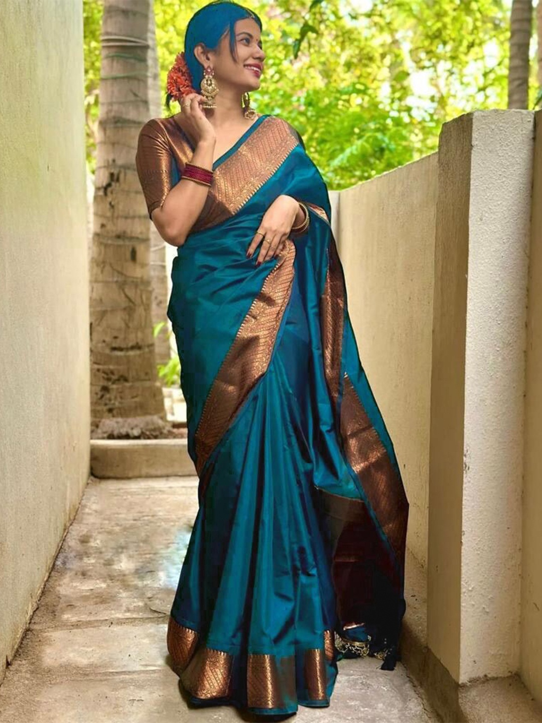 

bansari textiles Ethnic Woven Design Zari Pure Silk Kanjeevaram Saree, Turquoise blue