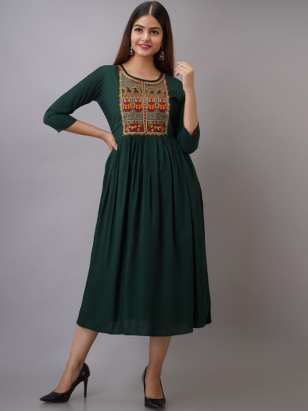 

BAIRAJ Women Yoke Design Flared Sleeves Thread Work Anarkali Kurta, Green