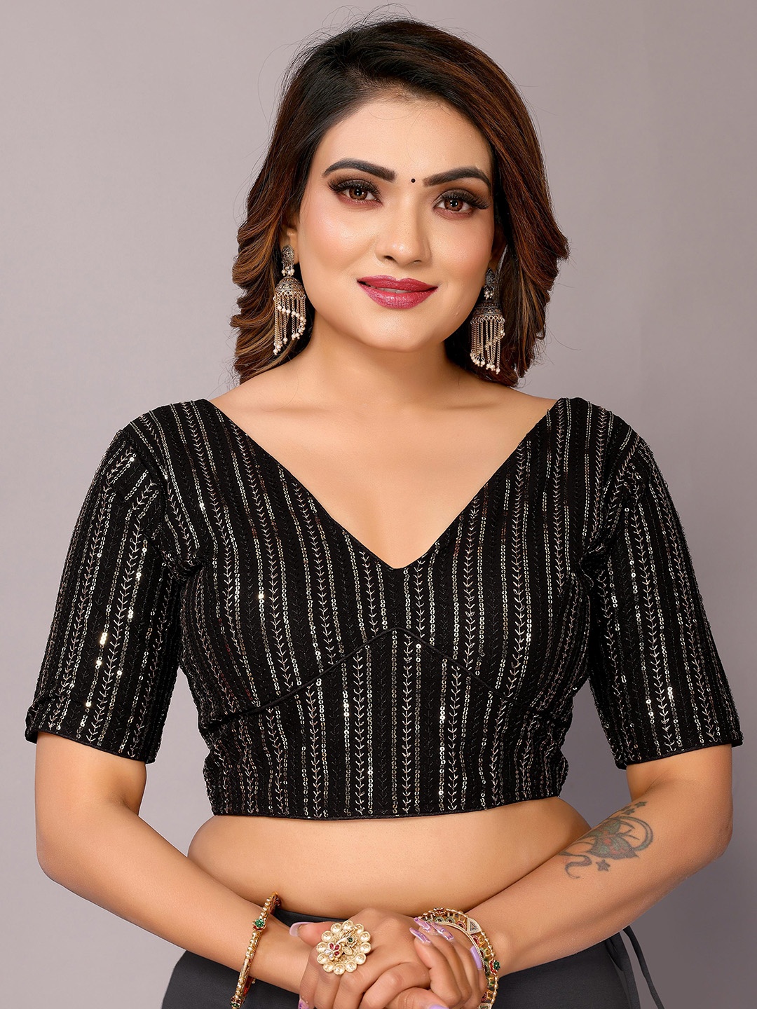 

AVANSHEE Embellished Sequine V-Neck Saree Blouse, Black