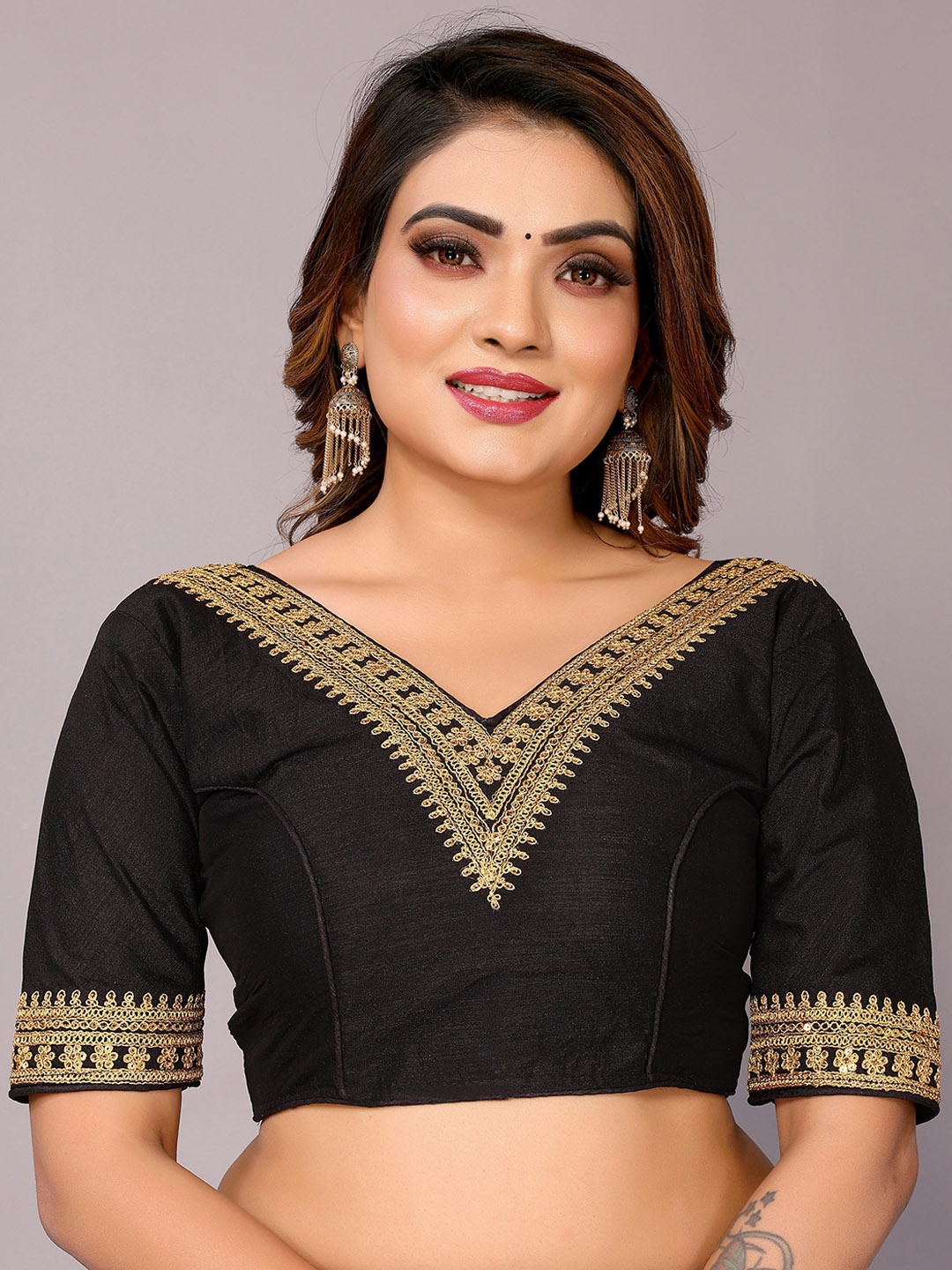 

AVANSHEE Ethnic Motifs Embroidered V-Neck Sequinned Saree Blouse, Black