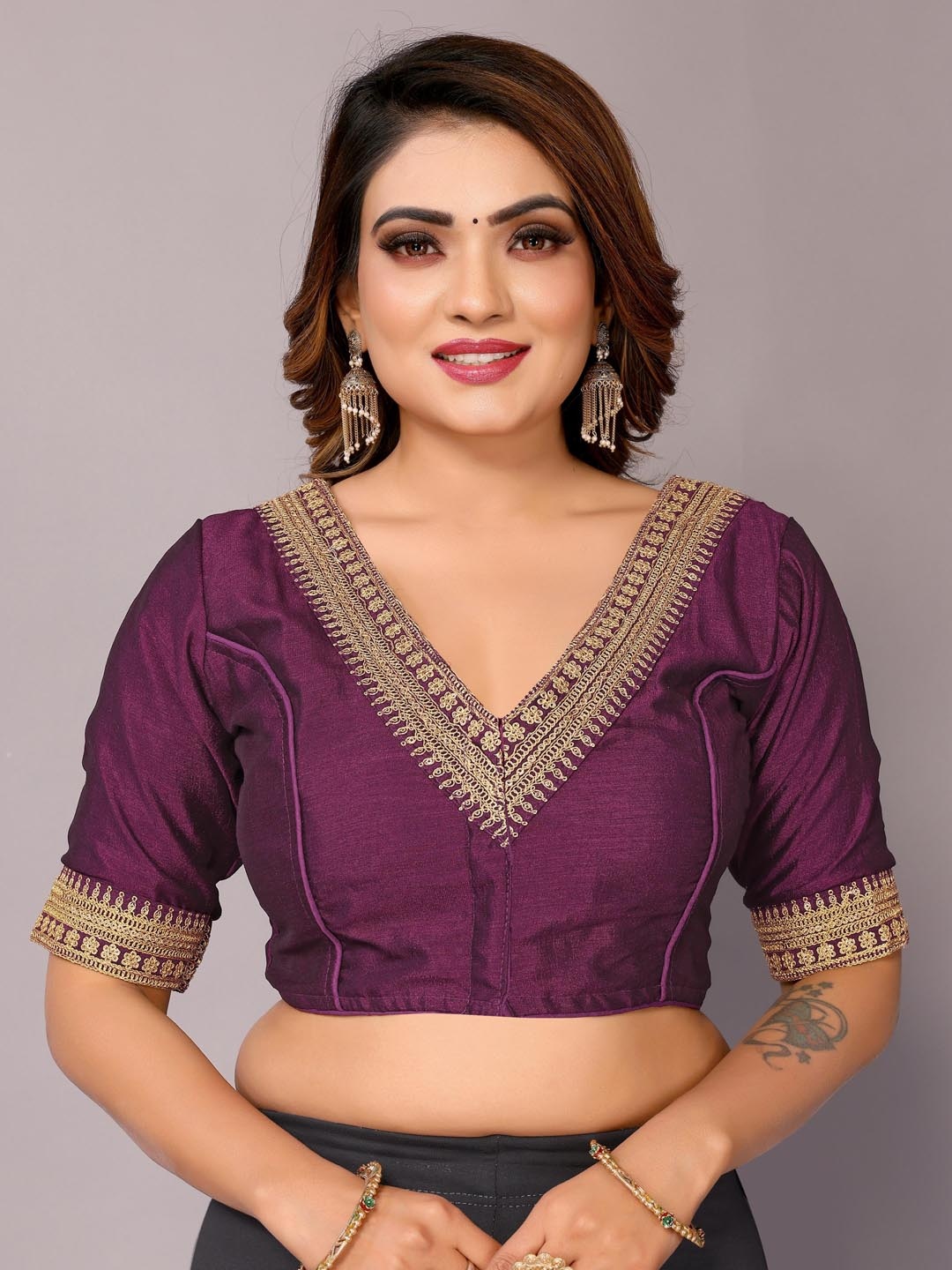 

AVANSHEE Embroidered V-Neck Sequinned Saree Blouse, Purple