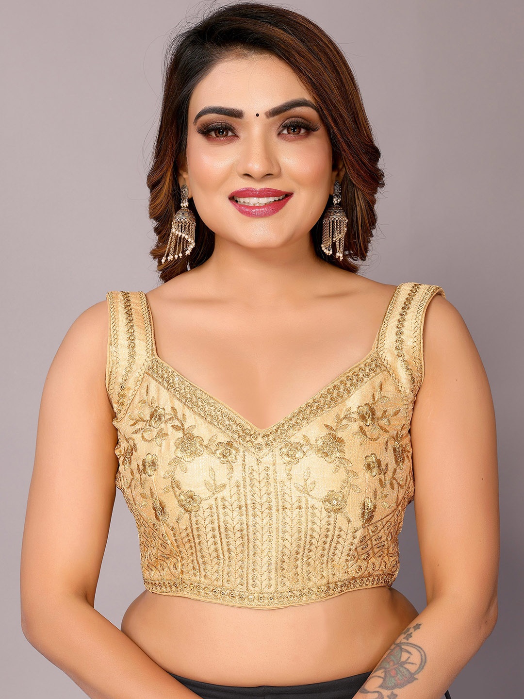 

AVANSHEE Ethnic Motifs Embroidered Sweetheart Neck Sleeveless Silk Saree Blouse, Cream