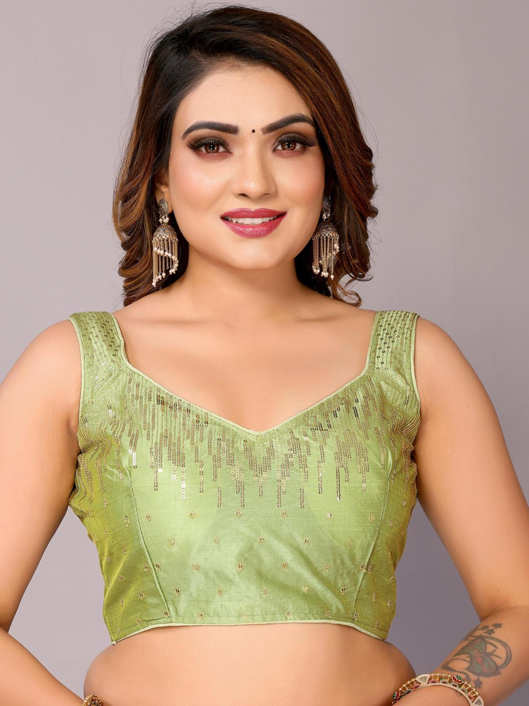 

AVANSHEE Embroidered Sweetheart Neck Sequinned Silk Saree Blouse, Green