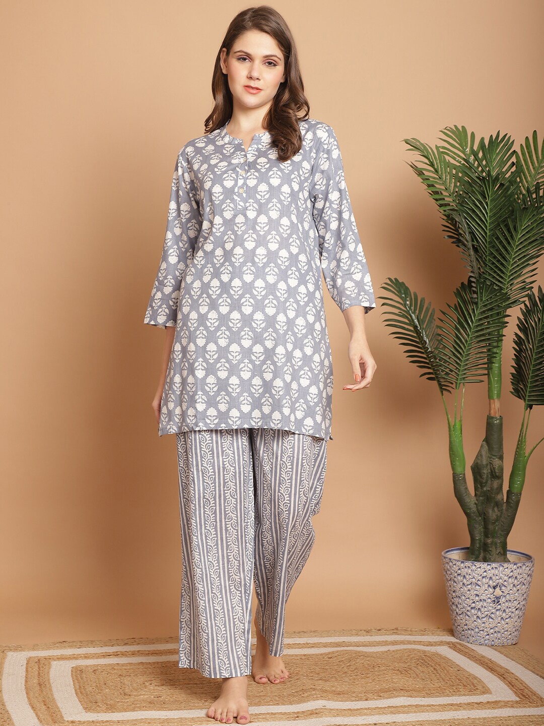 

Indreams Floral Printed Pure Cotton Night Suit, Grey