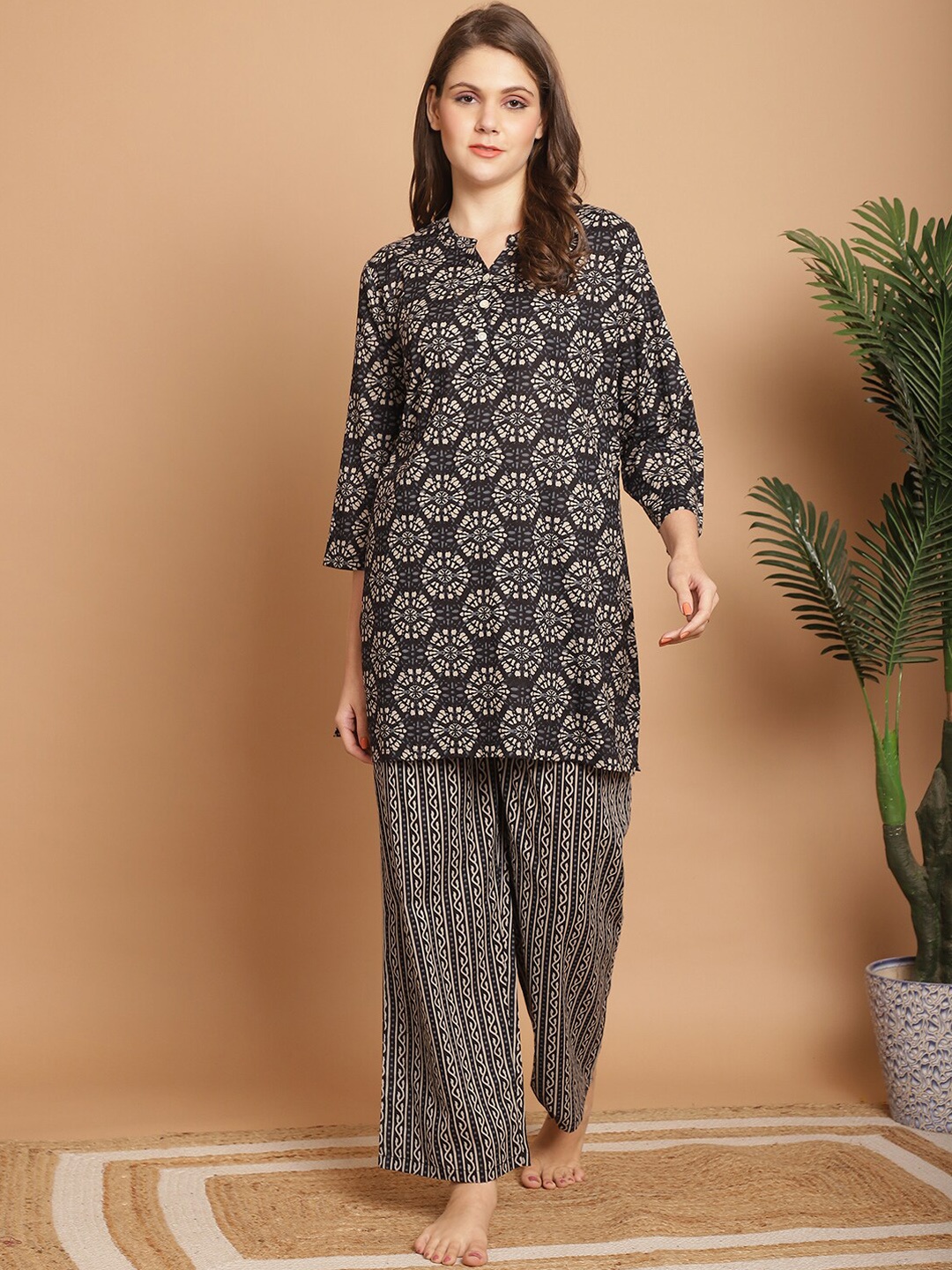 

Indreams Ethnic Motifs Printed Mandarin Collar Night suit, Black