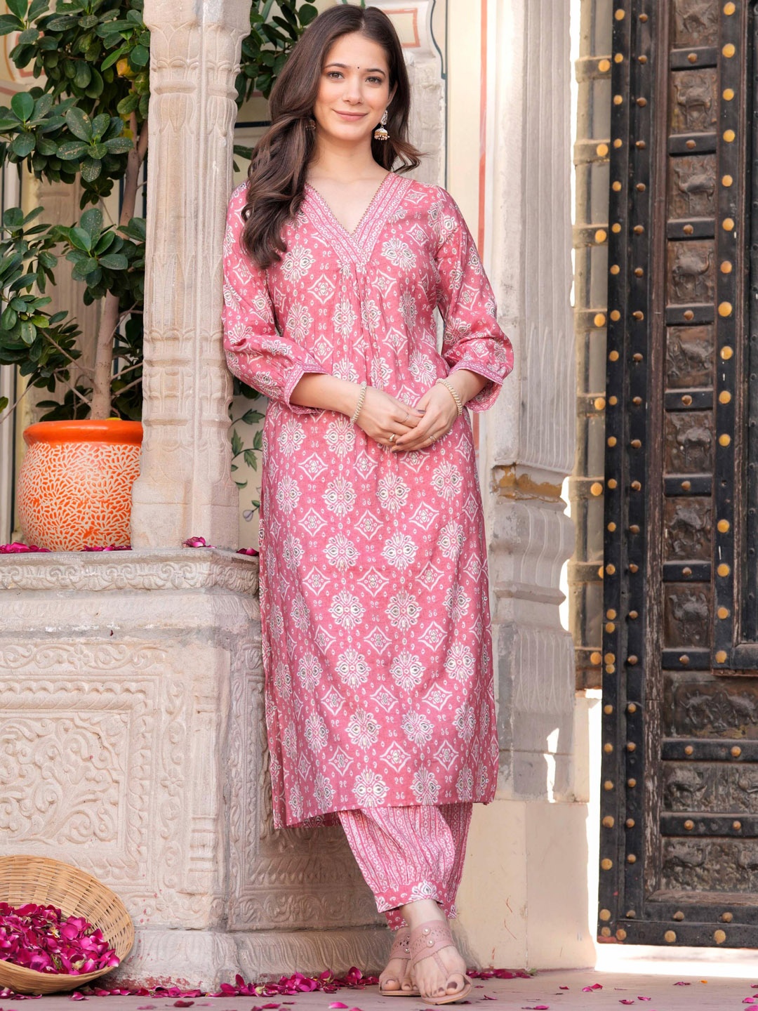 

KALINI Ethnic Motifs Printed Gotta Patti Straight Kurta With Trousers, Pink