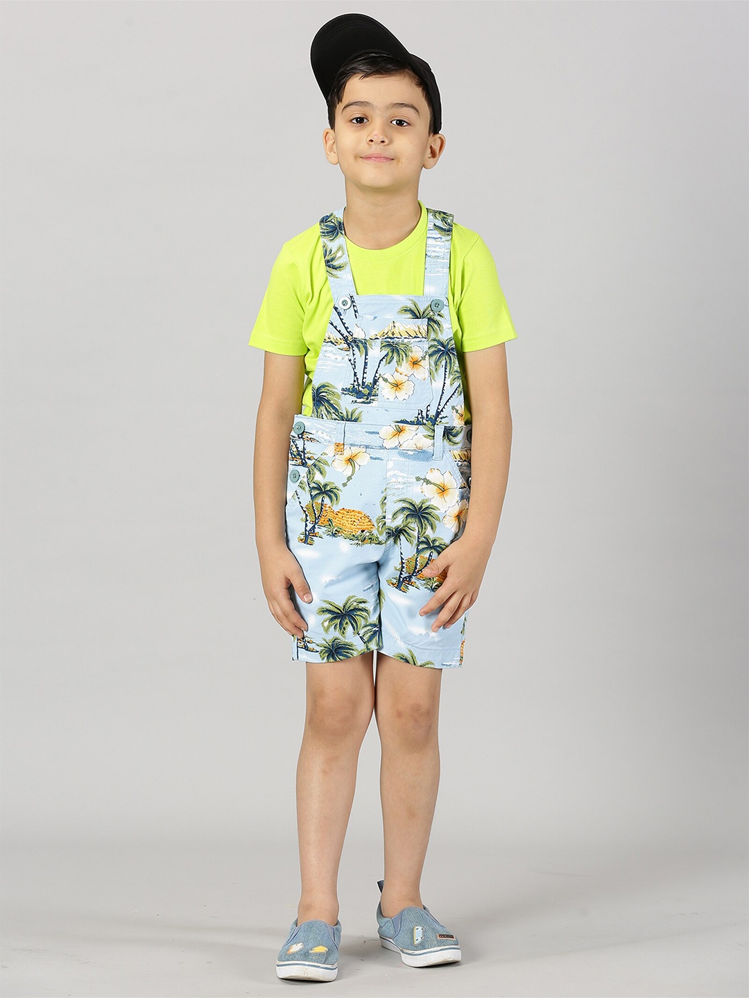 

KiddoPanti Cotton Printed Dungaree With Round Neck T-shirt, Green