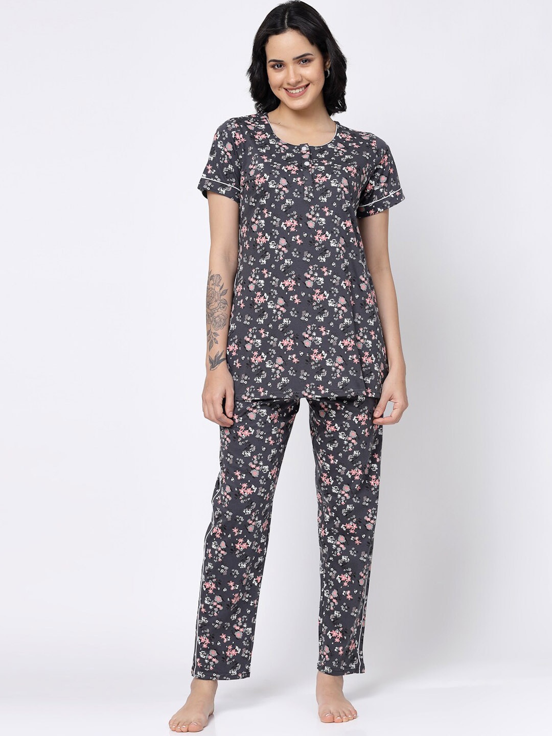 

SHYAM SONS FLAIR Floral Printed Round Neck Night suit, Grey