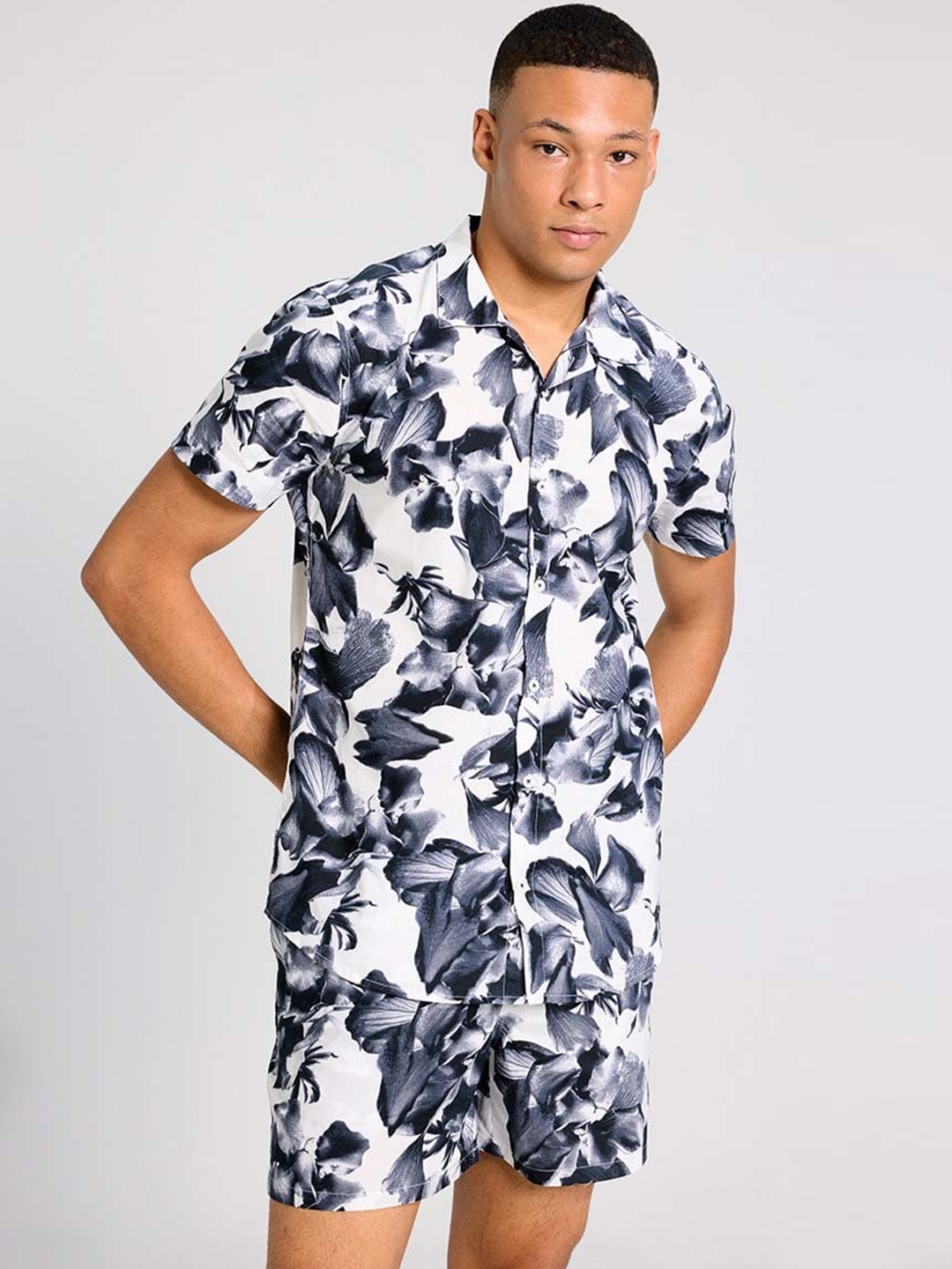 

PURPLEMANGO THE FRUIT OF FASHION Abstract Printed Slim-Fit Pure Cotton Shirt & Shorts, Black