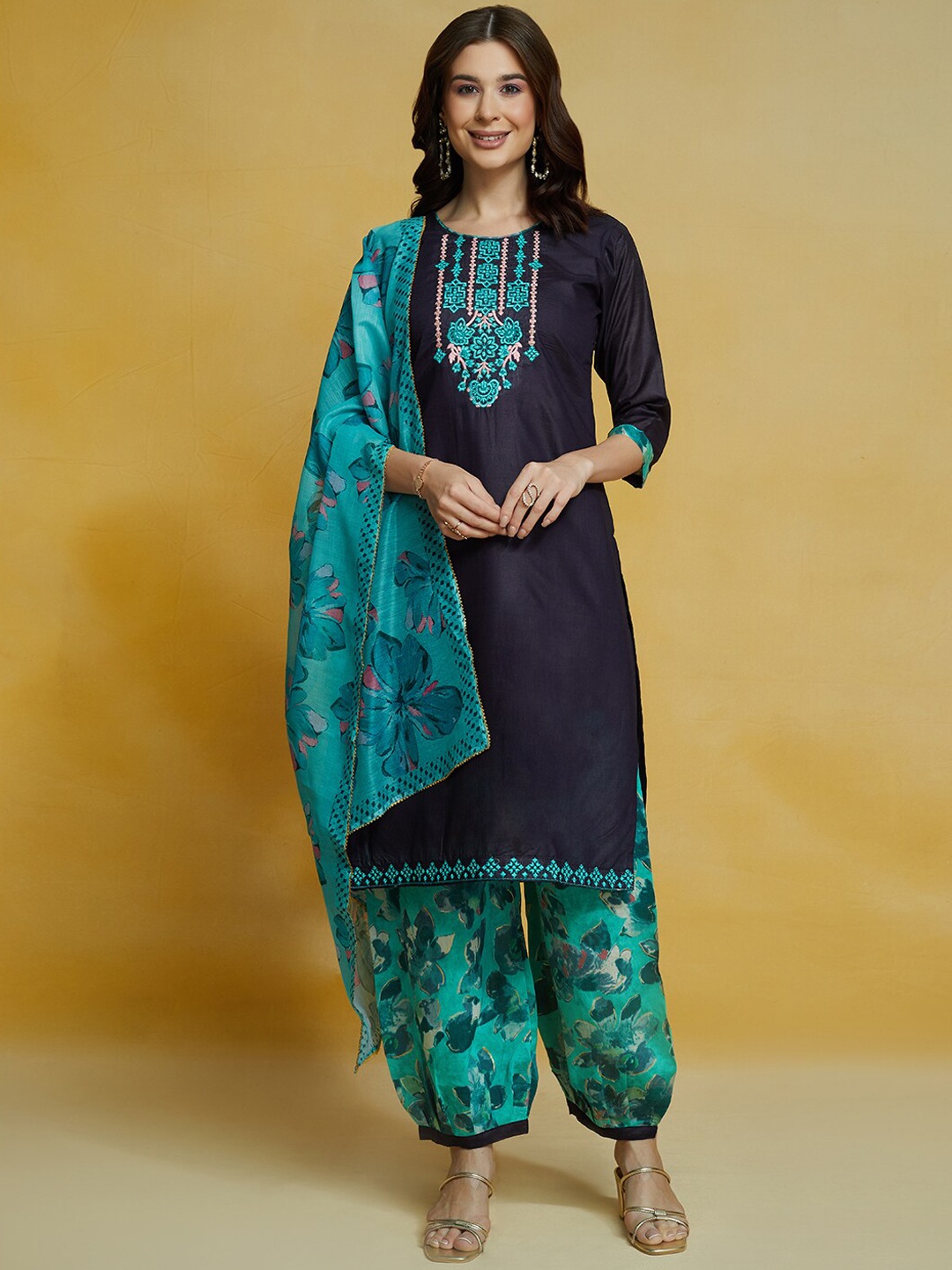 

KALINI Floral Yoke Design Regular Thread Work Kurta With Patiala & Dupatta, Blue