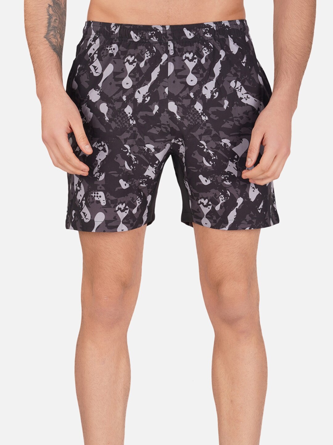 

NEVER LOSE Men Abstract Printed Mid Rise Shorts, Charcoal