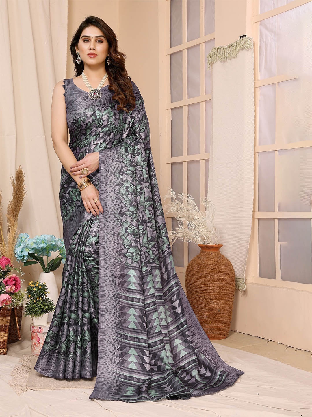 

BHARODIYA ENTERPRISES Floral Printed Khadi Saree, Grey