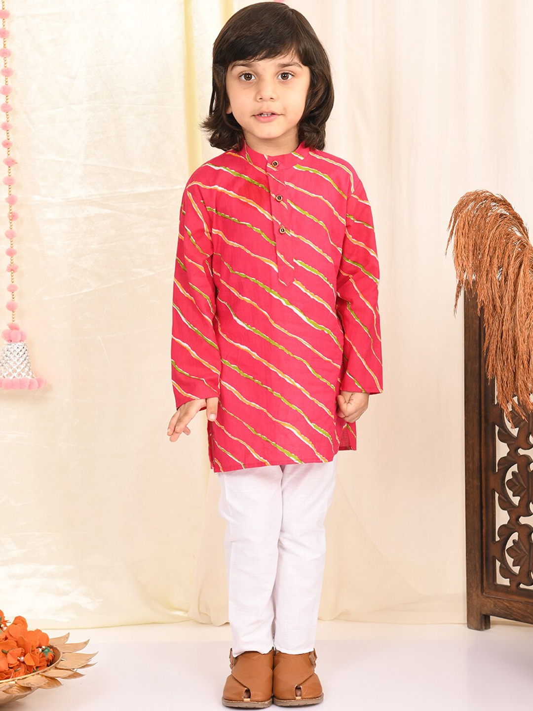 

Superminis Boys Leheriya Printed Regular Pure Cotton Kurta with Pyjamas, Magenta