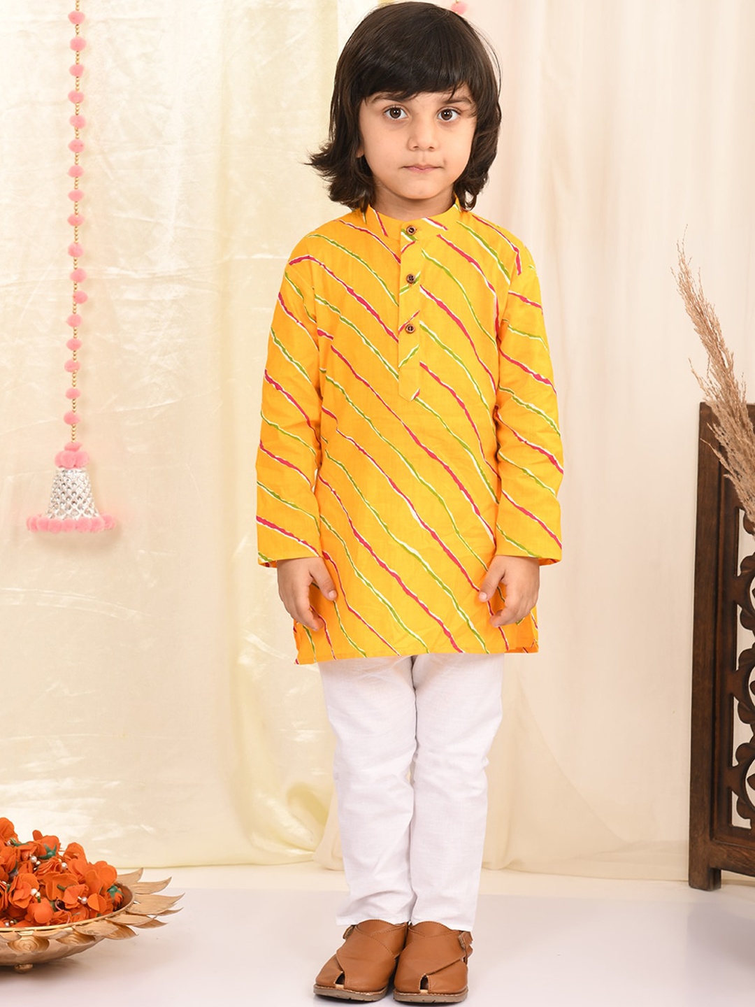 

Superminis Boys Leheriya Printed Regular Pure Cotton Kurta with Pyjamas, Yellow