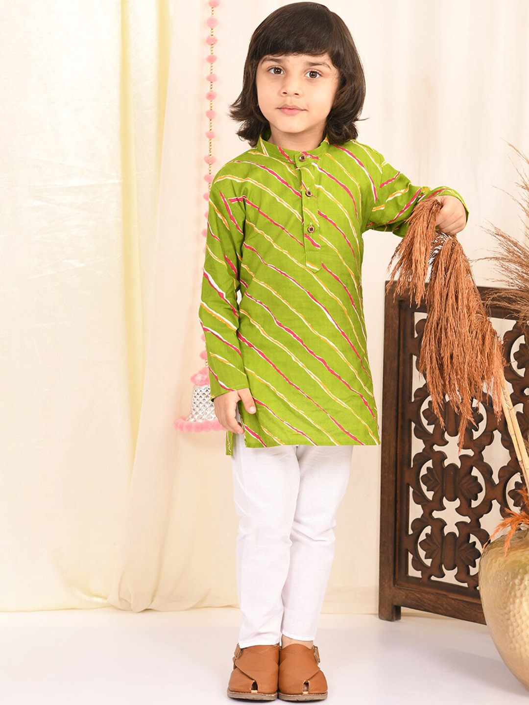 

Superminis Boys Leheriya Striped Regular Pure Cotton Kurta with Pyjamas, Green