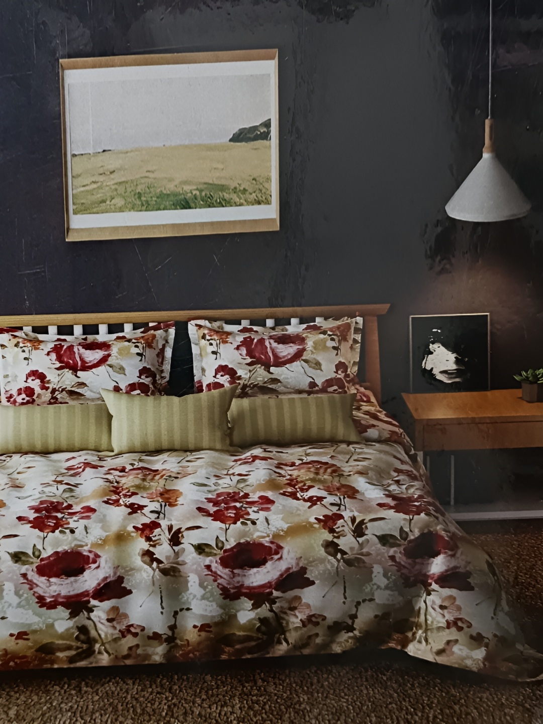 

Signature White & Red Floral 144 TC Queen Bedsheet with 2 Pillow Covers