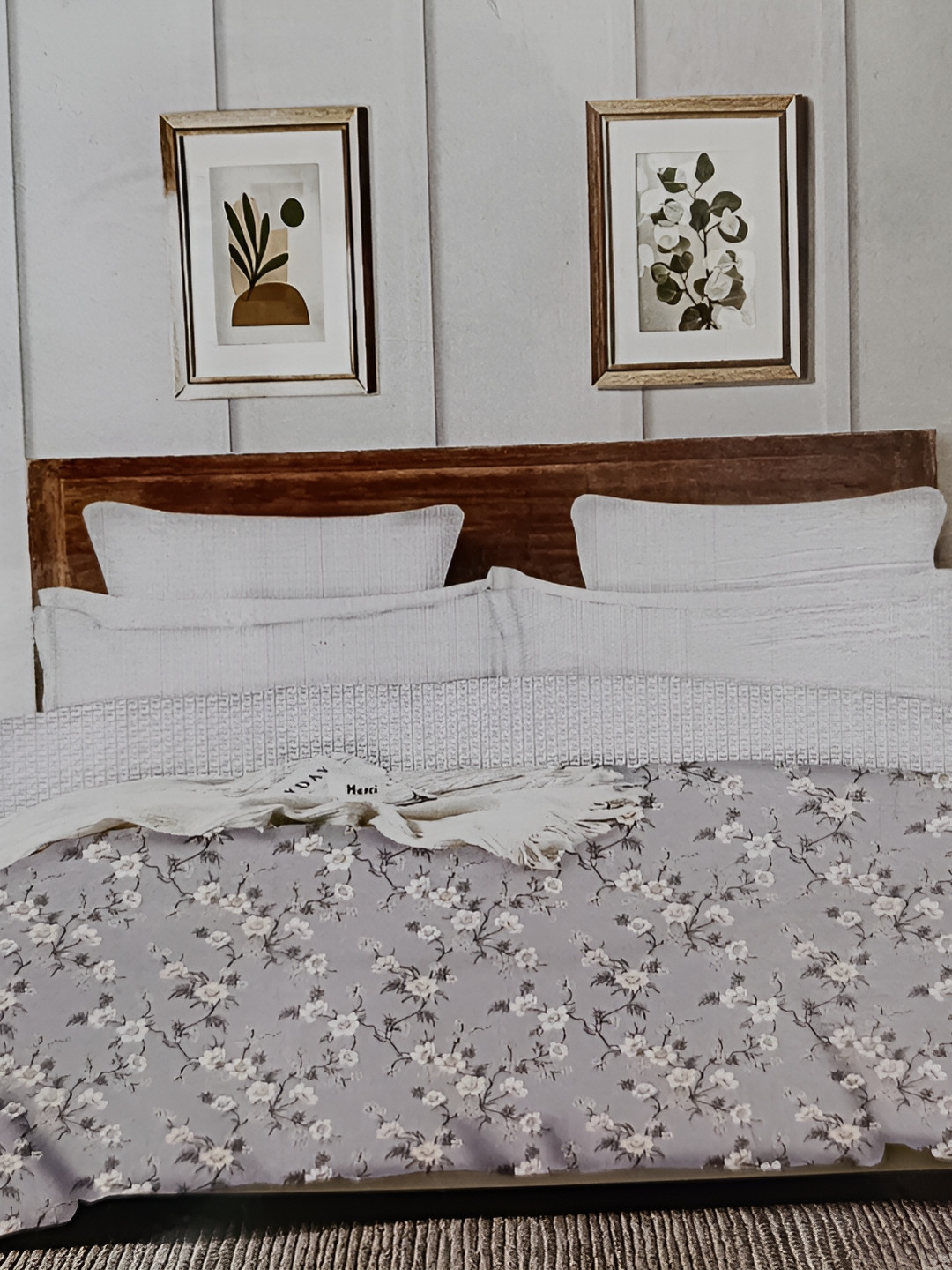 

Signature Grey & Off White Floral 144 TC Queen Bedsheet with 2 Pillow Covers