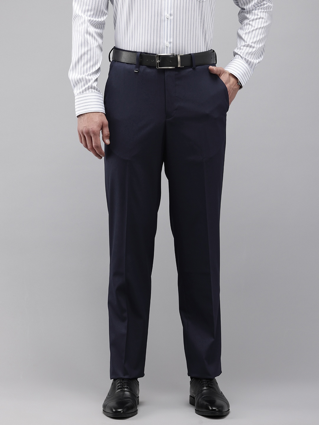 

Van Heusen Men Custom Fit Formal Trousers, Navy blue