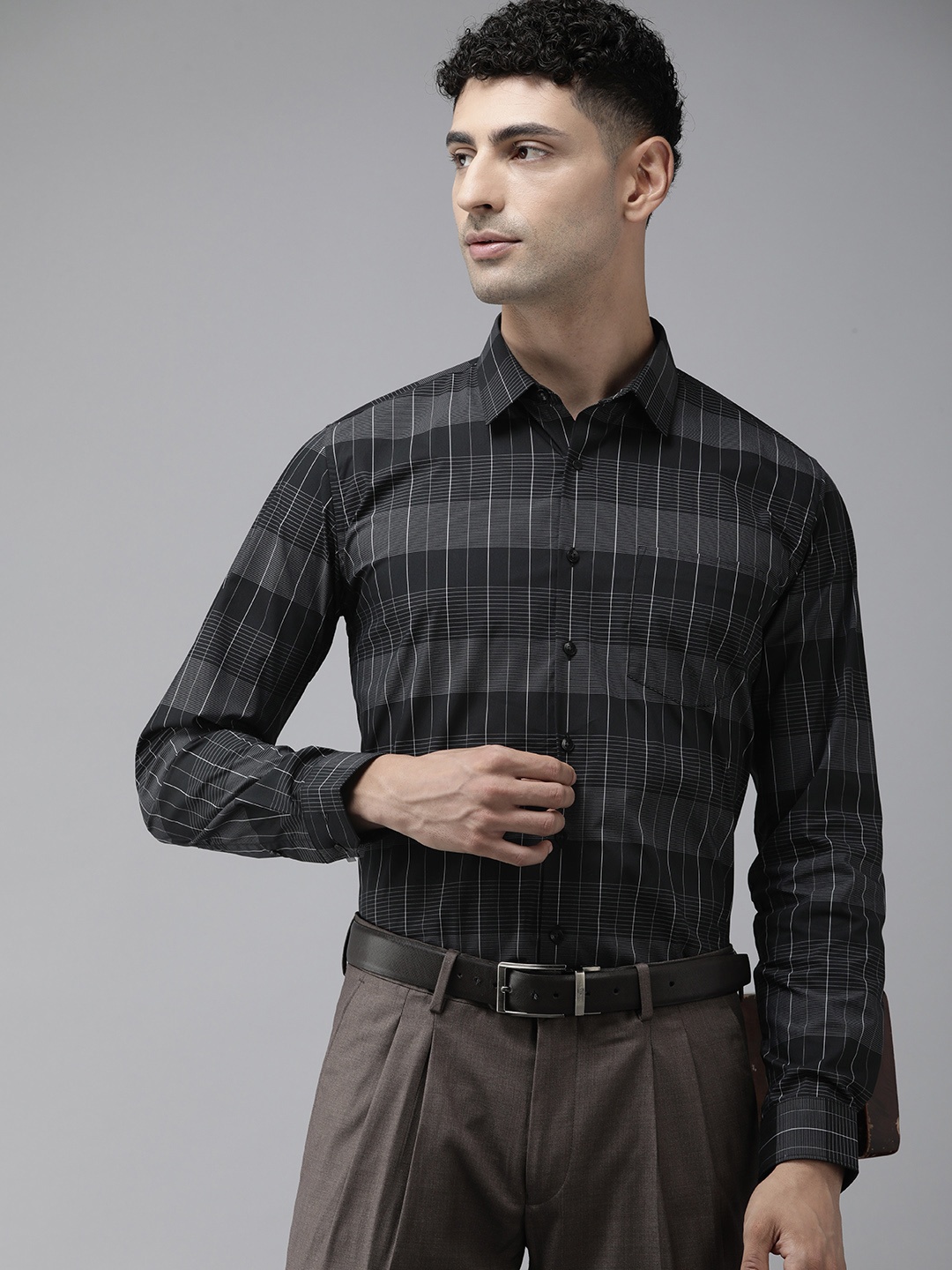 

Van Heusen Slim Fit Checked Formal Shirt, Black