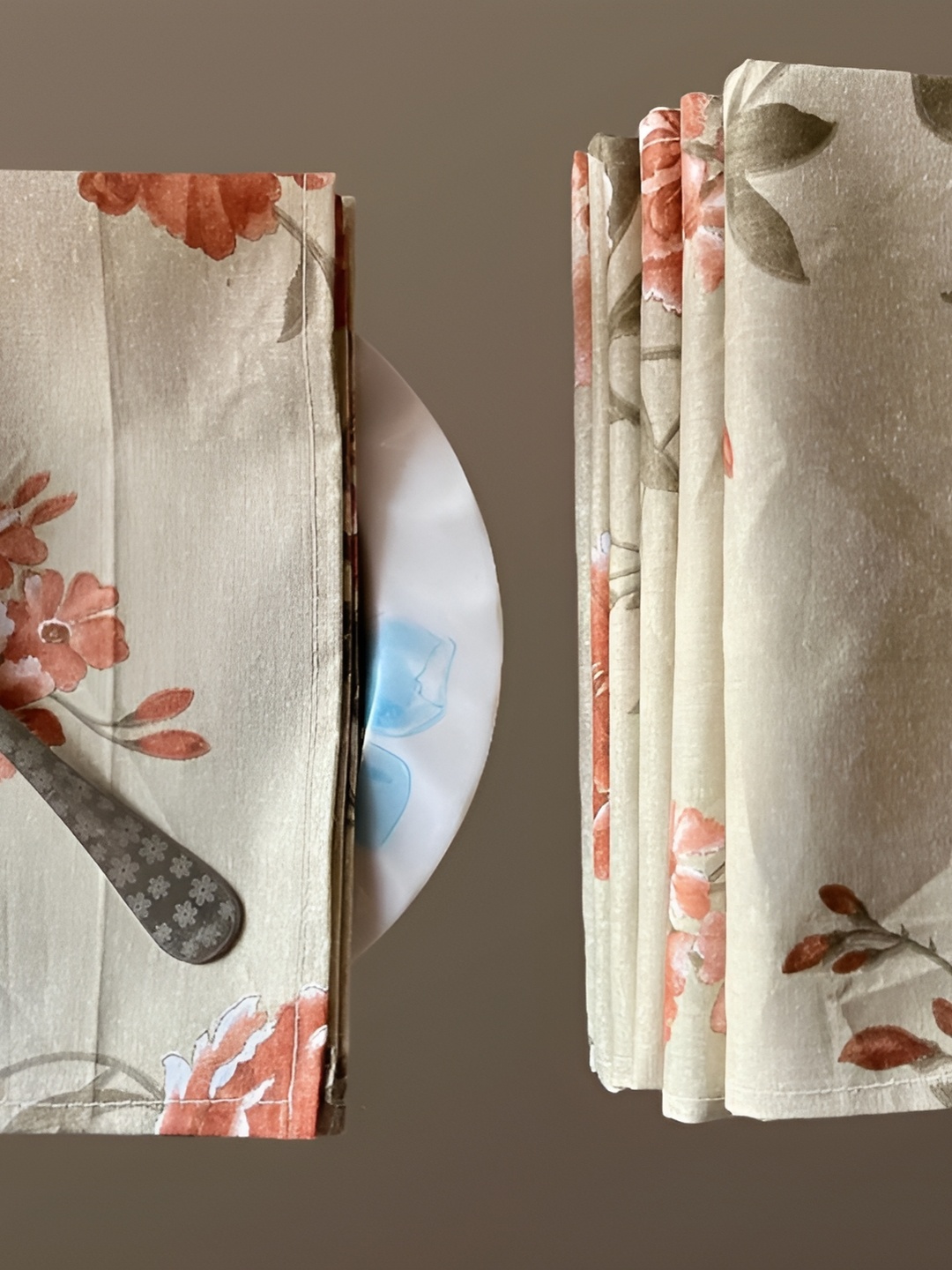 

Homerz Beige & Red 6 Pieces Kitchen Towels