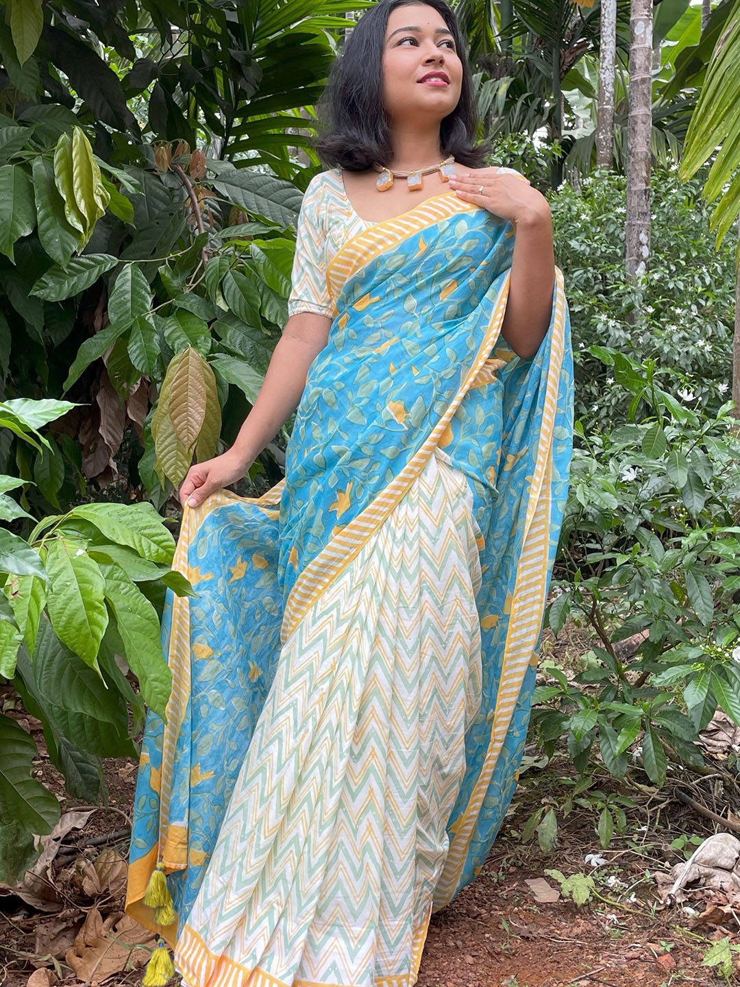 

MOGASU Floral Pure Cotton Block Print Saree, Blue