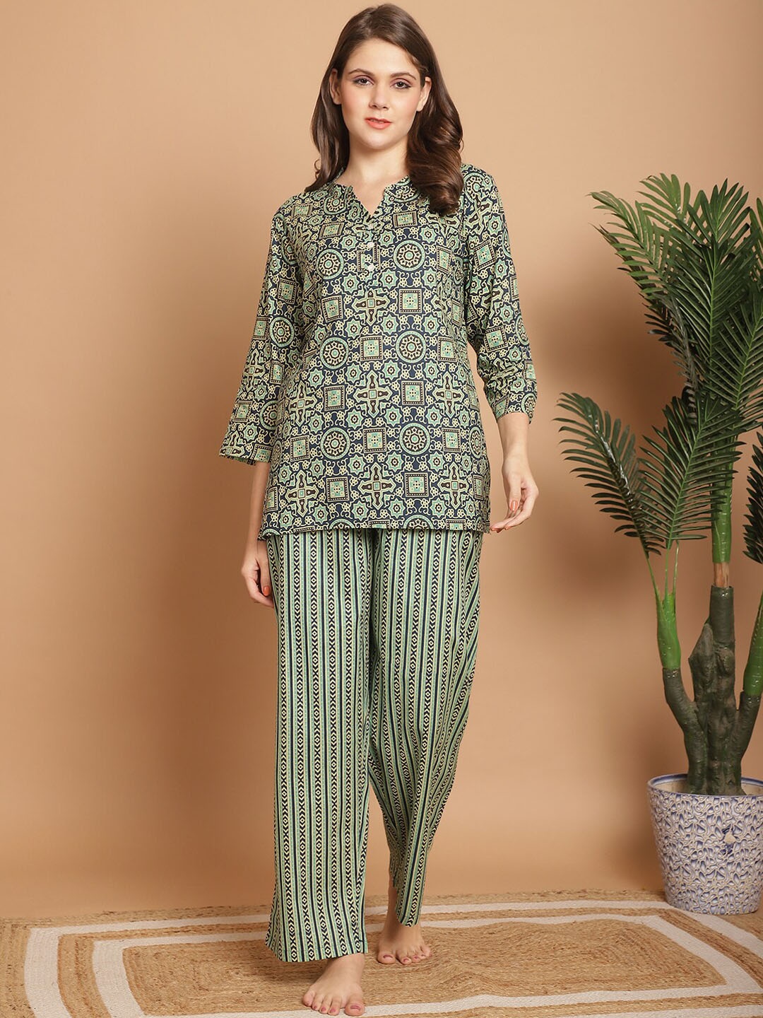 

Indreams Printed Pure Cotton Mandarin Collar Night suit, Green