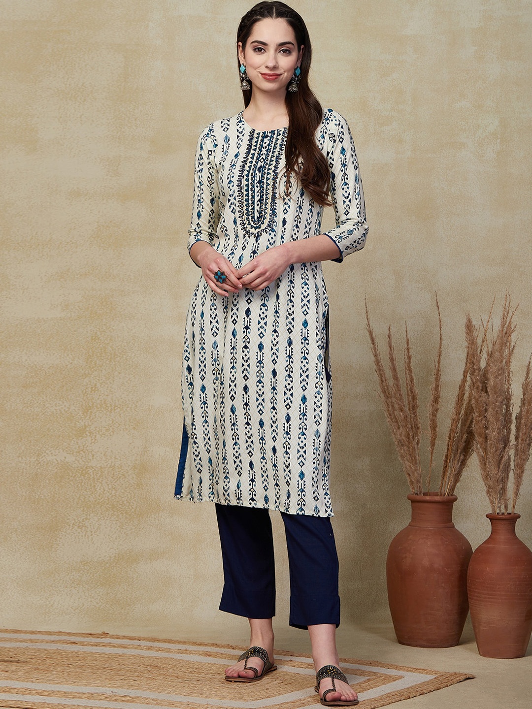 

FASHOR Geometric Printed Thread Work Straight Kurta, Off white