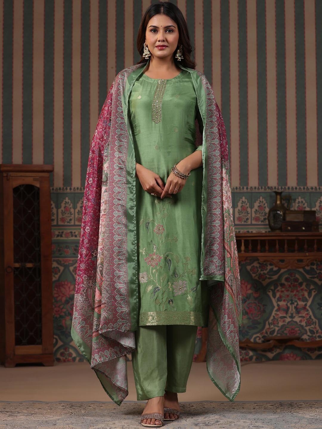 

FASHOR Green Ethnic Motifs Regular Straight Kurta With Trousers & Dupatta