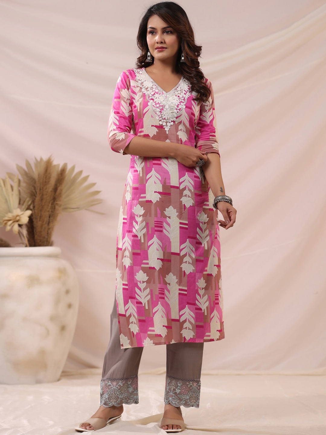 

FASHOR Floral Printed V-Neck Chikankari Straight Cotton Kurta, Pink