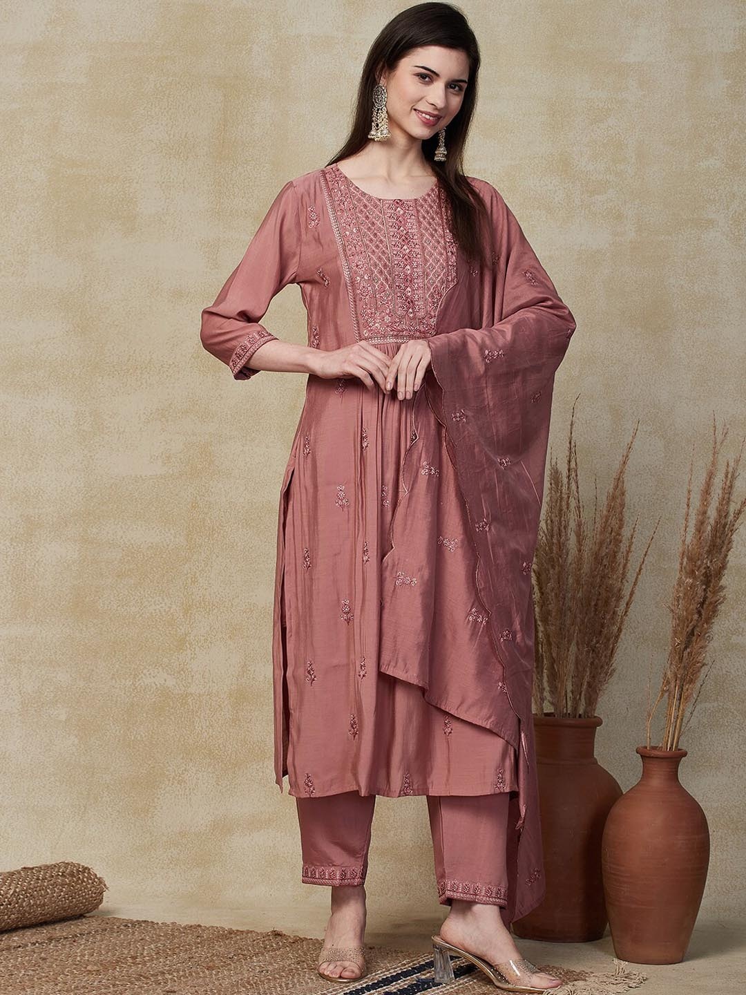 

FASHOR Floral Embroidered Round Neck Straight Kurta with Trousers & With Dupatta, Rose gold