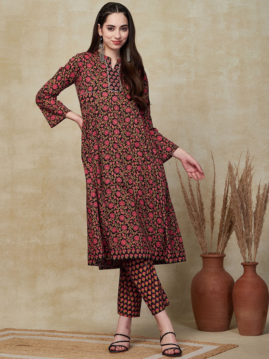 

FASHOR Mandarin Collar Bell Sleeves Floral Printed Gotta Patti Cotton Kurta with Trouser, Black