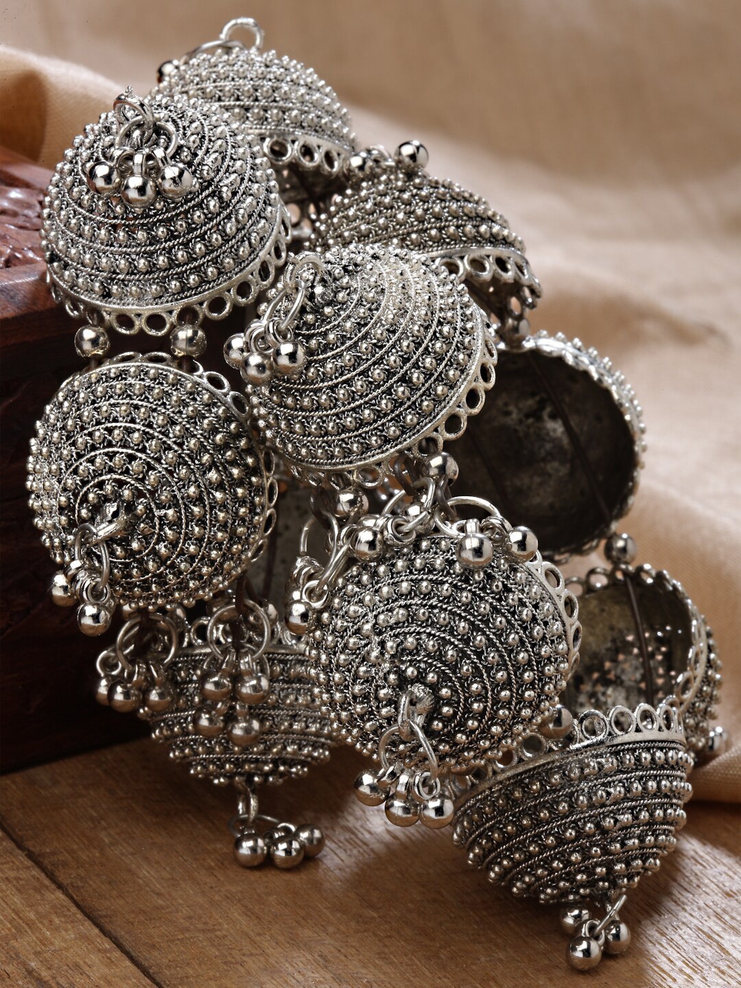 

CHUI MUI Set of 2 Oxidised Silver-Plated Jhumka Bangles