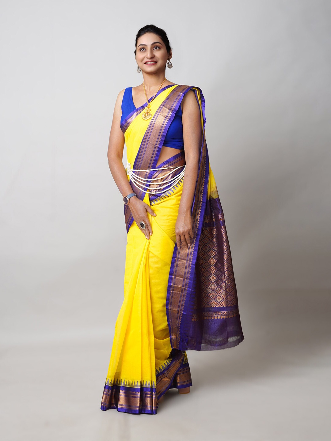 

Unnati Silks Zari Pure Cotton Handloom Gadwal Saree, Yellow