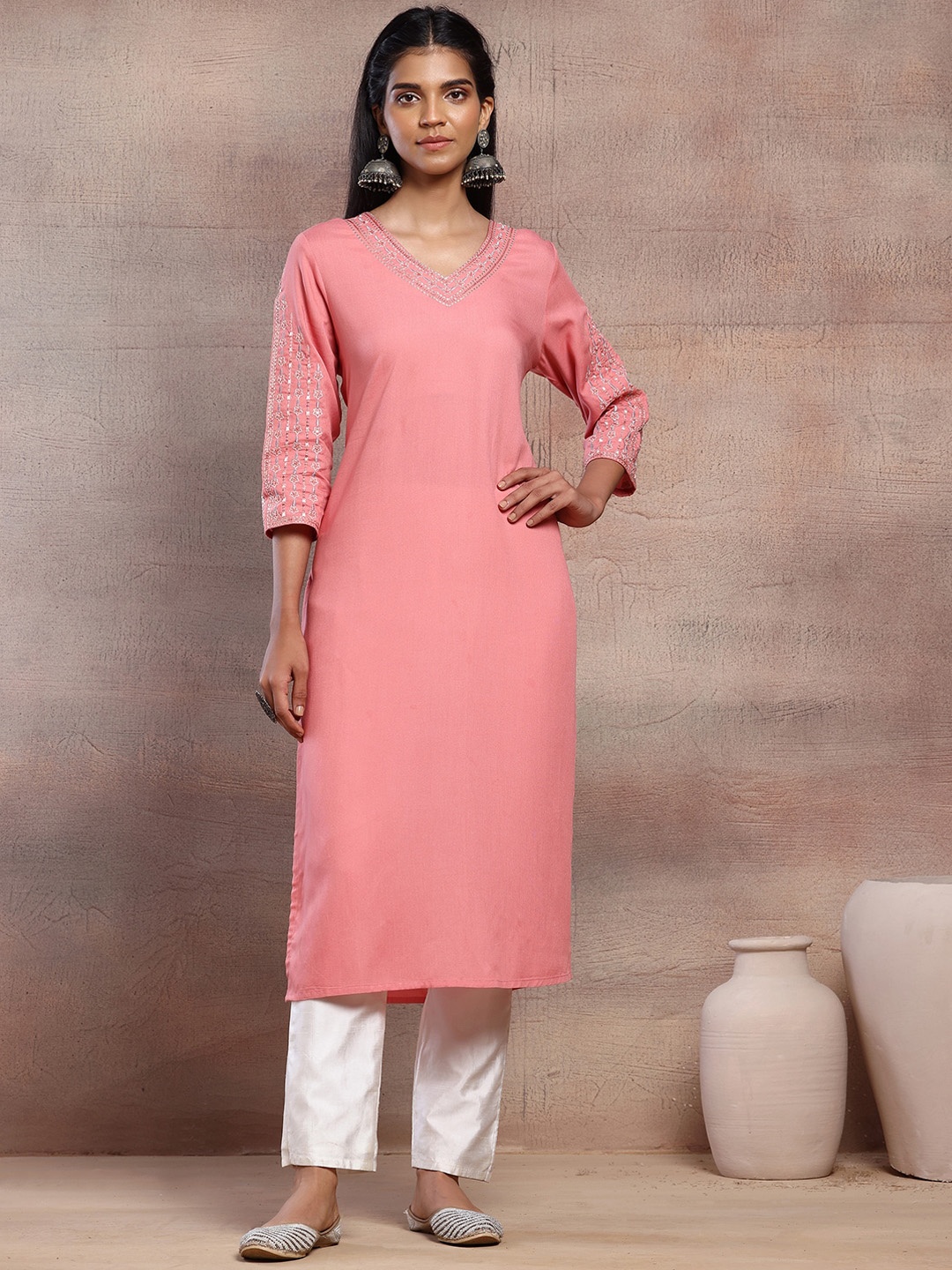 

INDYA V-Neck Embroidered Thread Work Straight Kurta, Pink