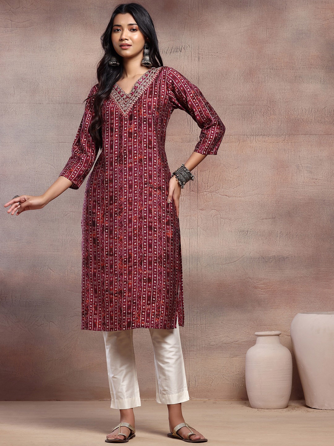 

INDYA Geometric Printed Sequinned V-Neck Pure Cotton Straight Kurta, Maroon