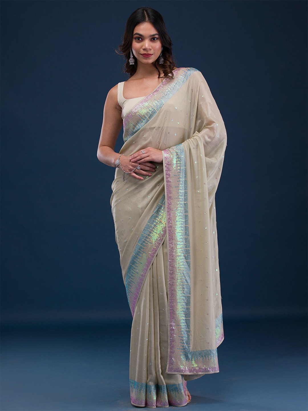 

Koskii Ethnic Motifs Sequinned Georgette Saree, Green