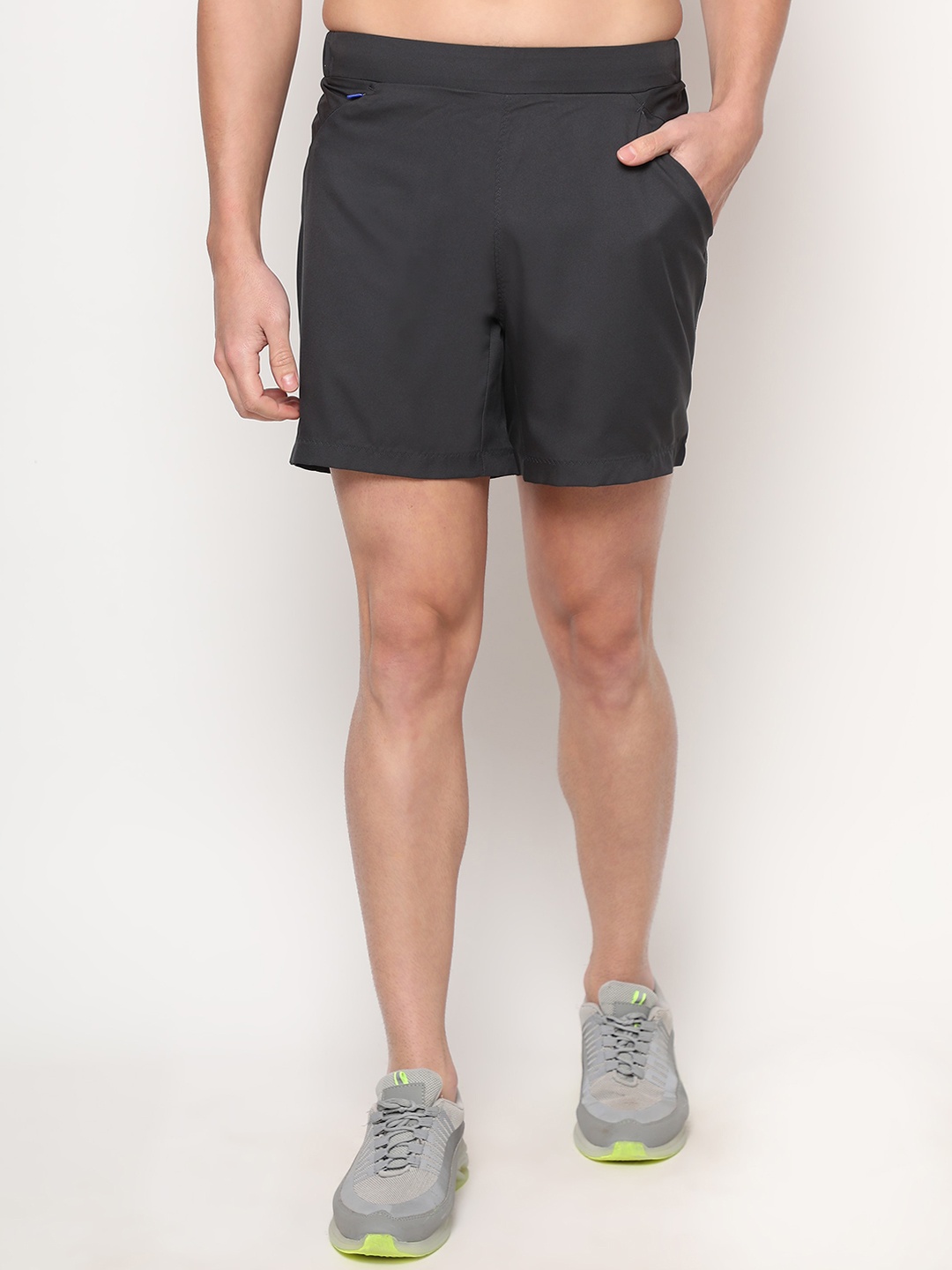 

DIDA Men Mid-Rise Sports Shorts, Black
