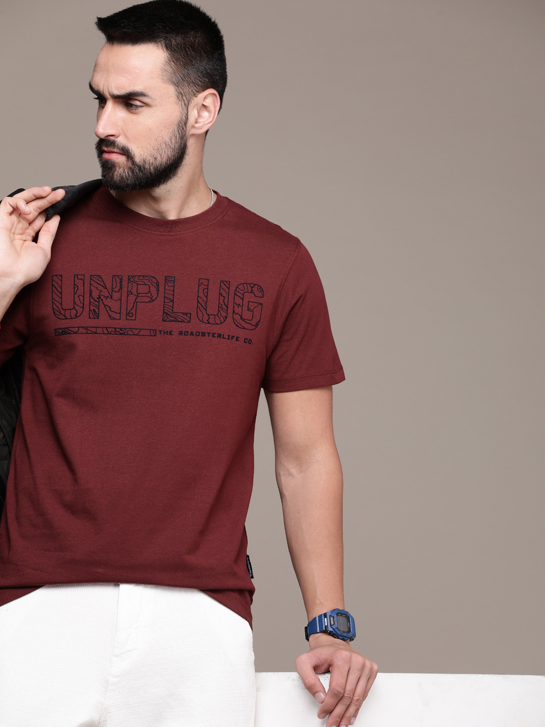 

Roadster Men Typography Embroidered Pure Cotton T-shirt, Burgundy