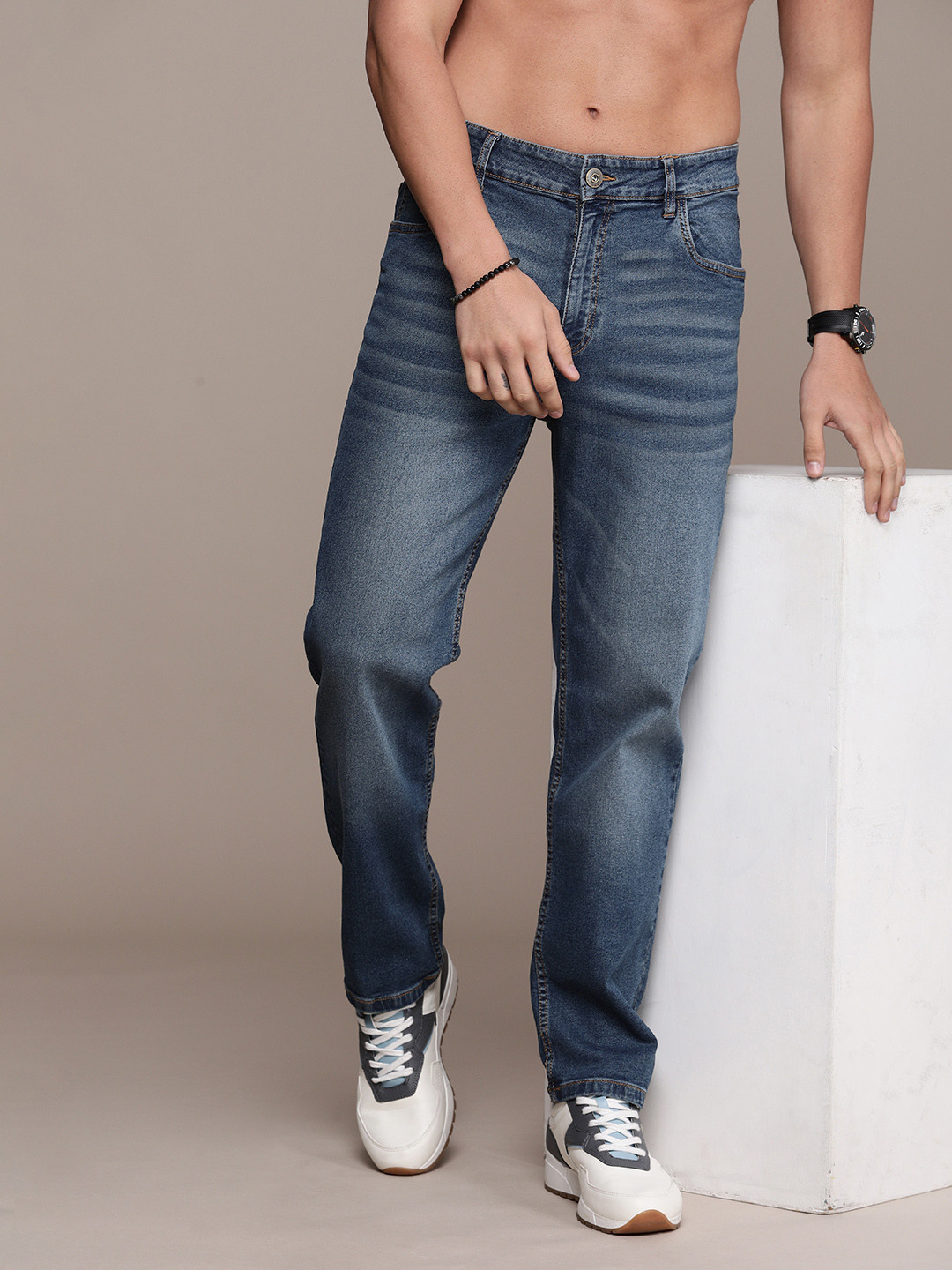 

Roadster Men Straight Fit Light Fade Stretchable Jeans, Blue