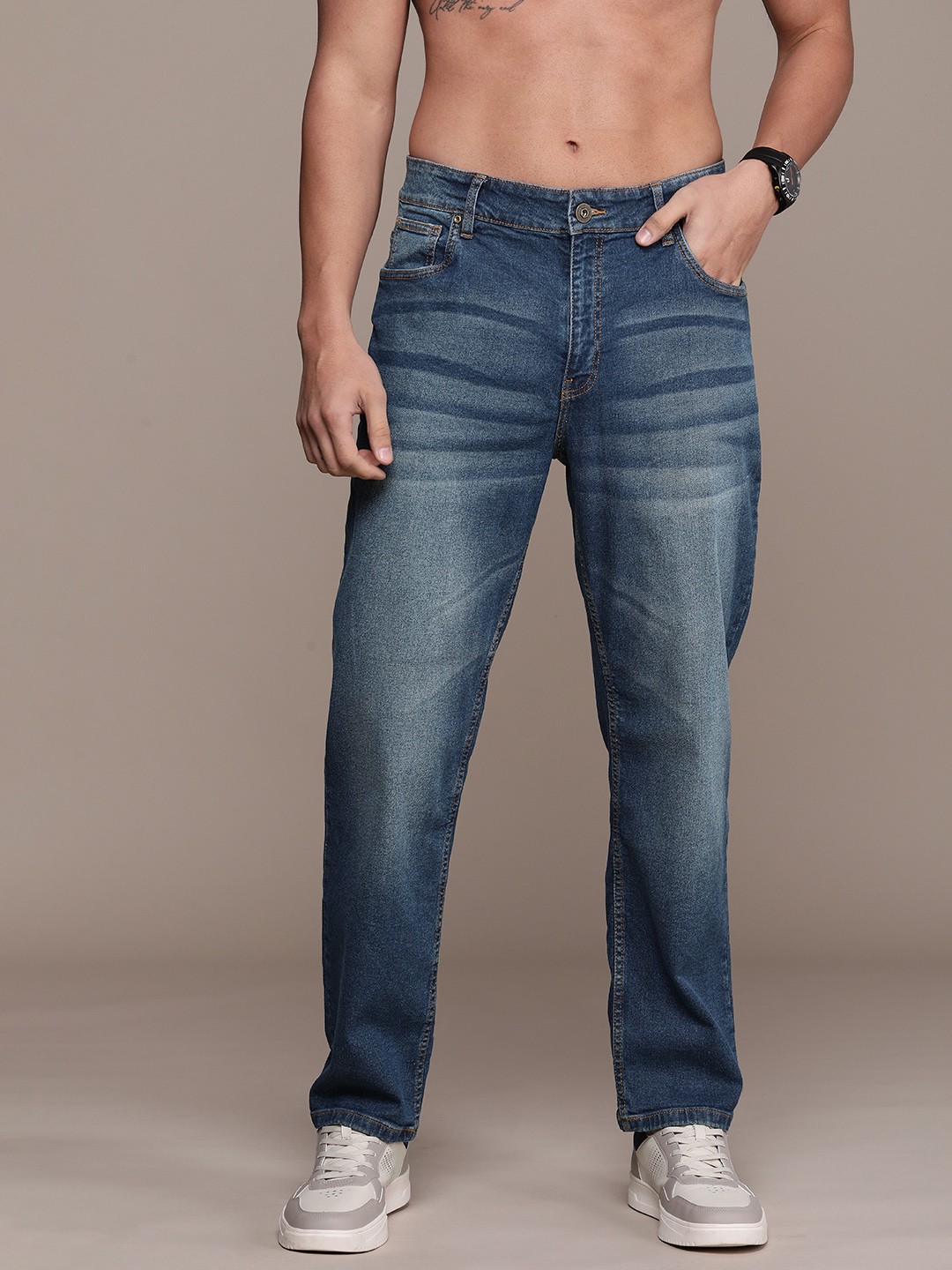 

Roadster Men Straight Fit Light Fade Stretchable Jeans, Blue