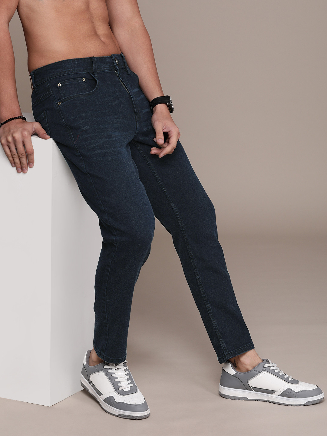 

Roadster Men Relaxed Fit Stretchable Jeans, Black