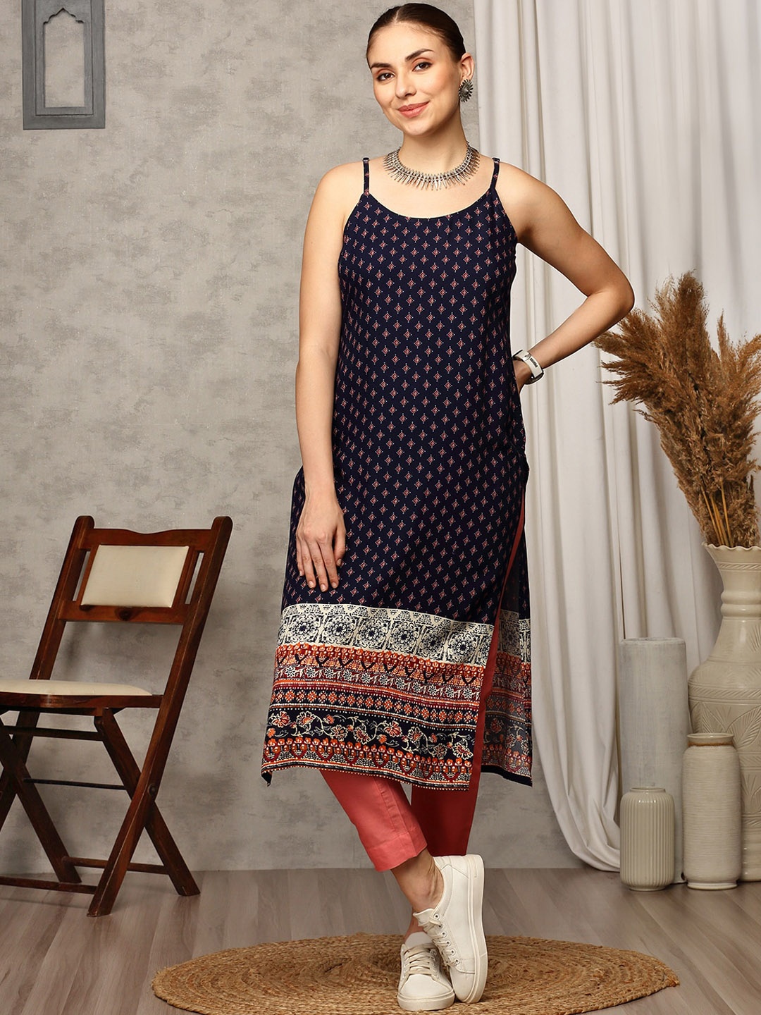 

Anubhutee Ethnic Motifs Printed Shoulder Straps Kurta, Navy blue