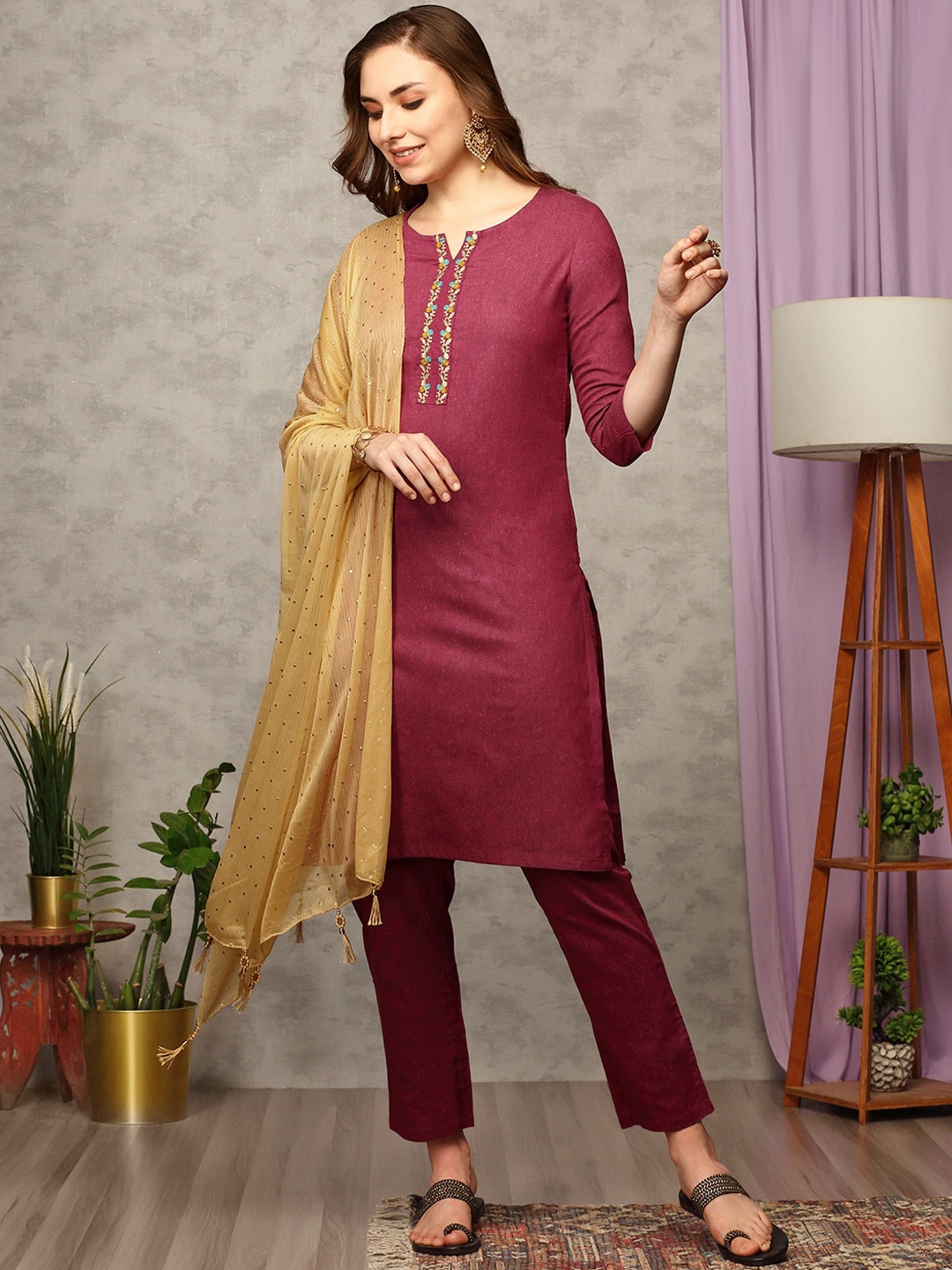 

Anubhutee Regular Kurta with Trouser & Dupatta, Magenta