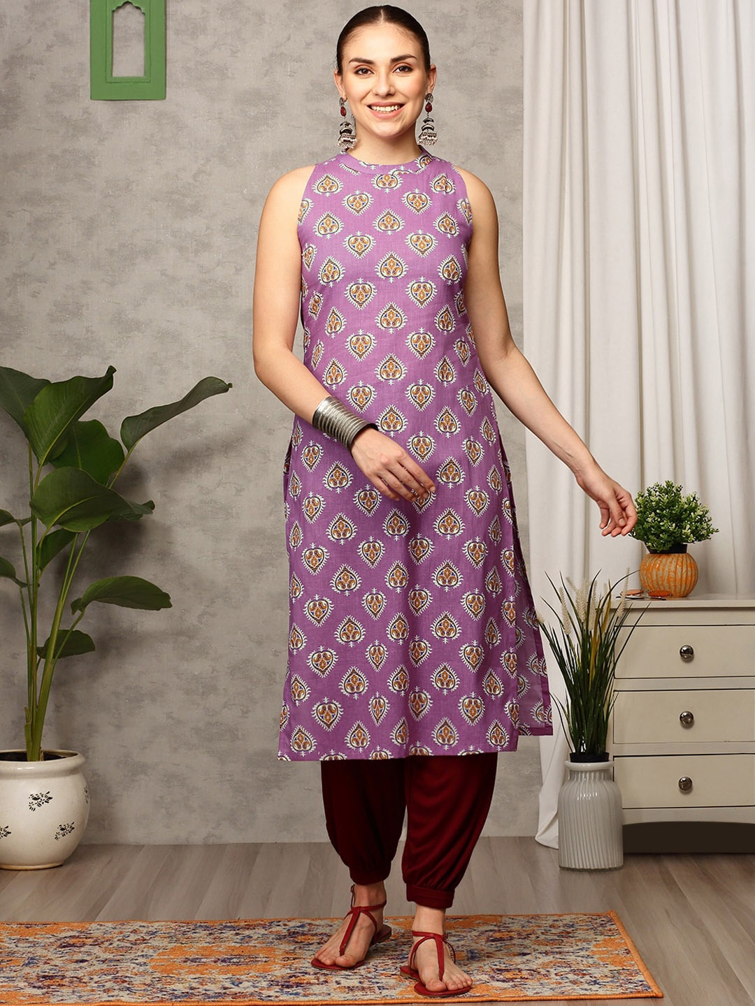 

Anubhutee Geometric Printed Sleeveless Cotton Kurta, Violet