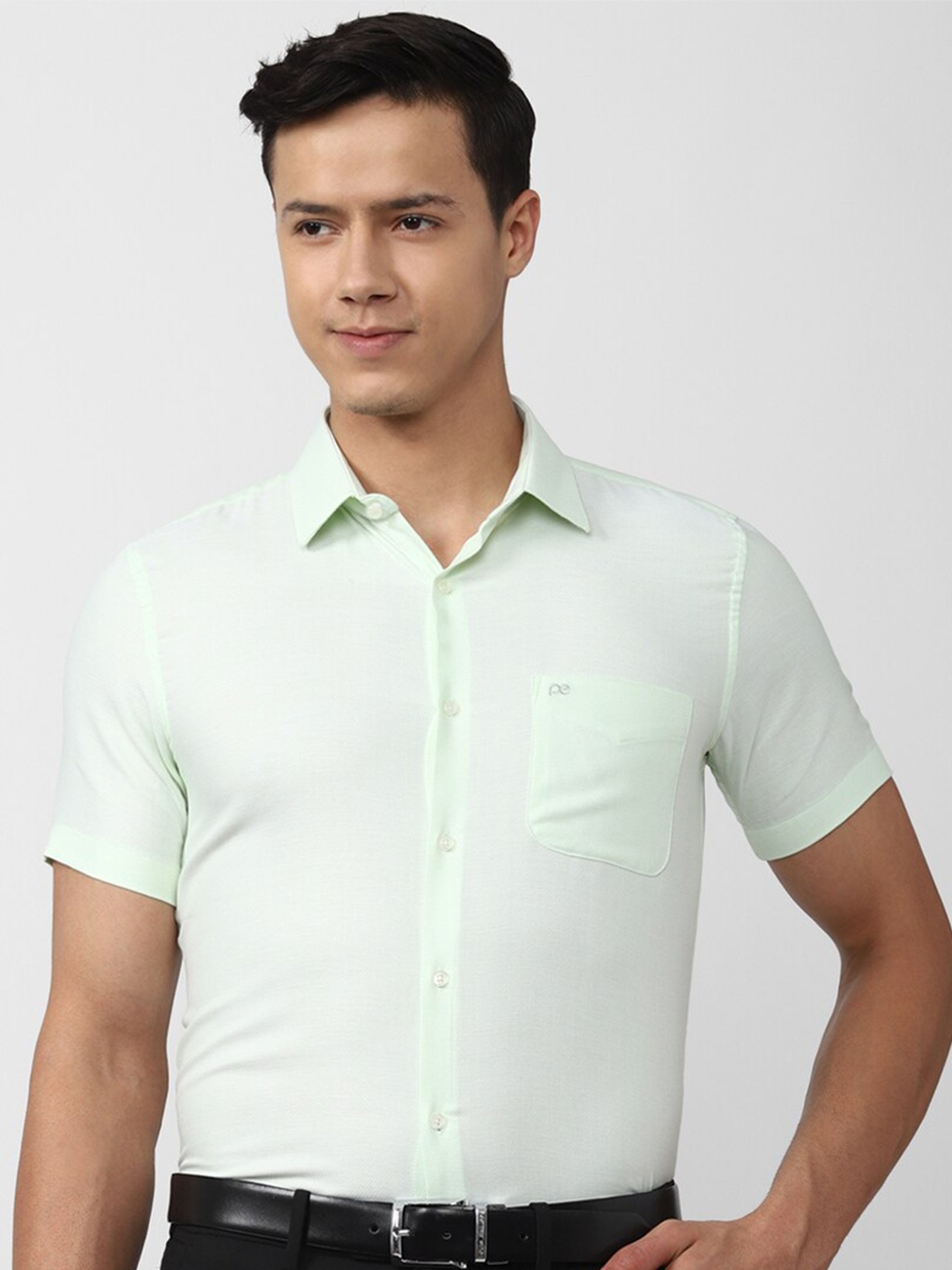

Peter England Slim Fit Half Sleeves Formal Shirt, Green